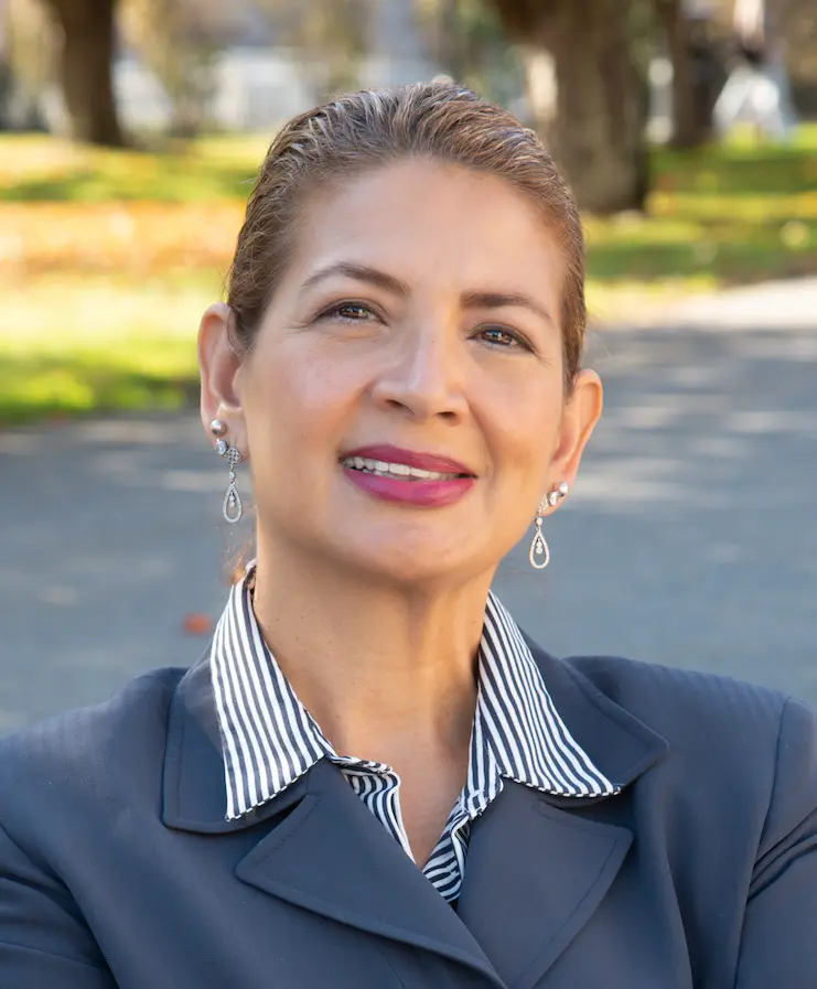 Headshot photo: Dr. Maria Isaza