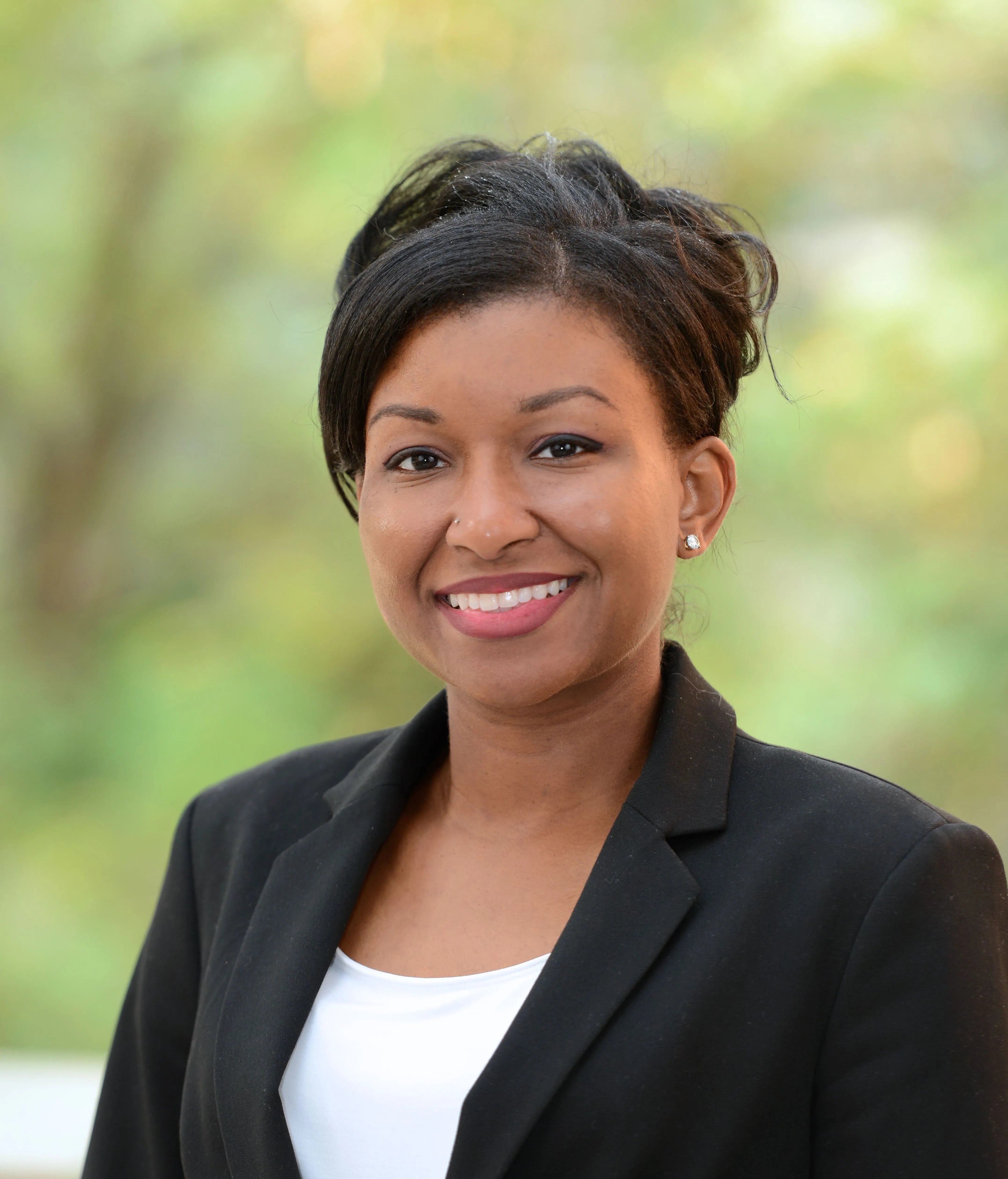 Cesunica Ivey Headshot Photo
